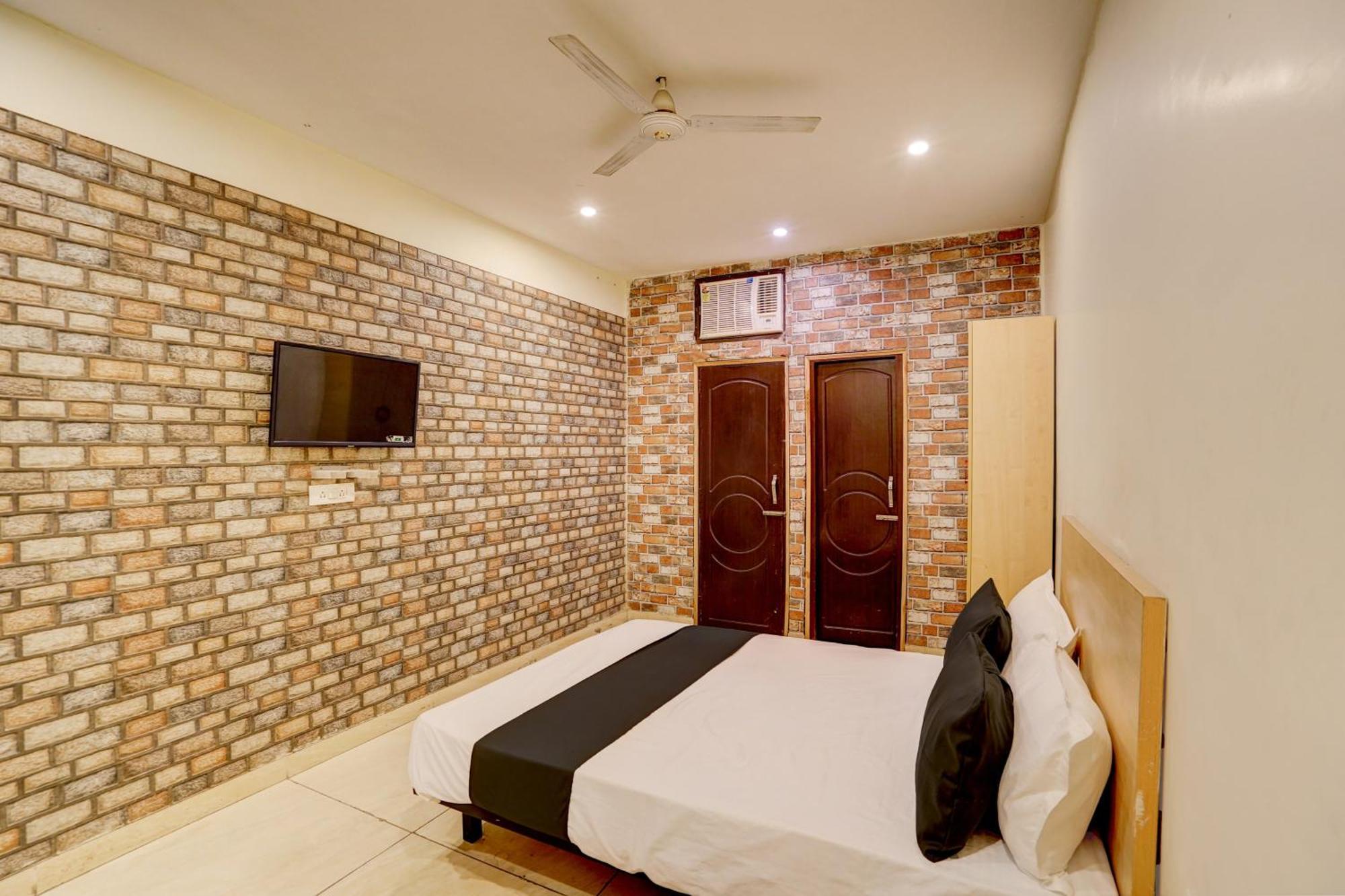 Hotel O Blue Vibes Meerut Buitenkant foto