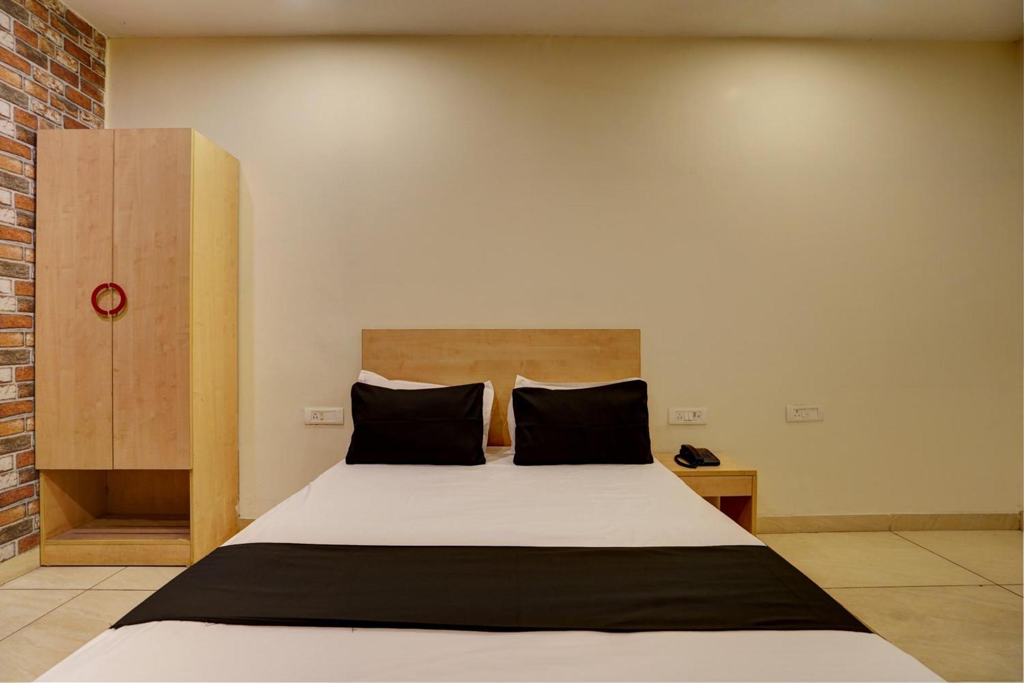 Hotel O Blue Vibes Meerut Buitenkant foto
