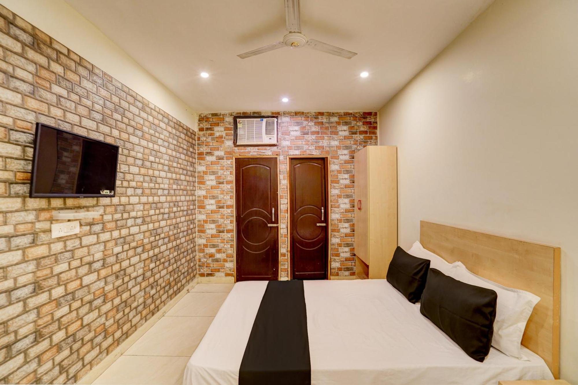 Hotel O Blue Vibes Meerut Buitenkant foto