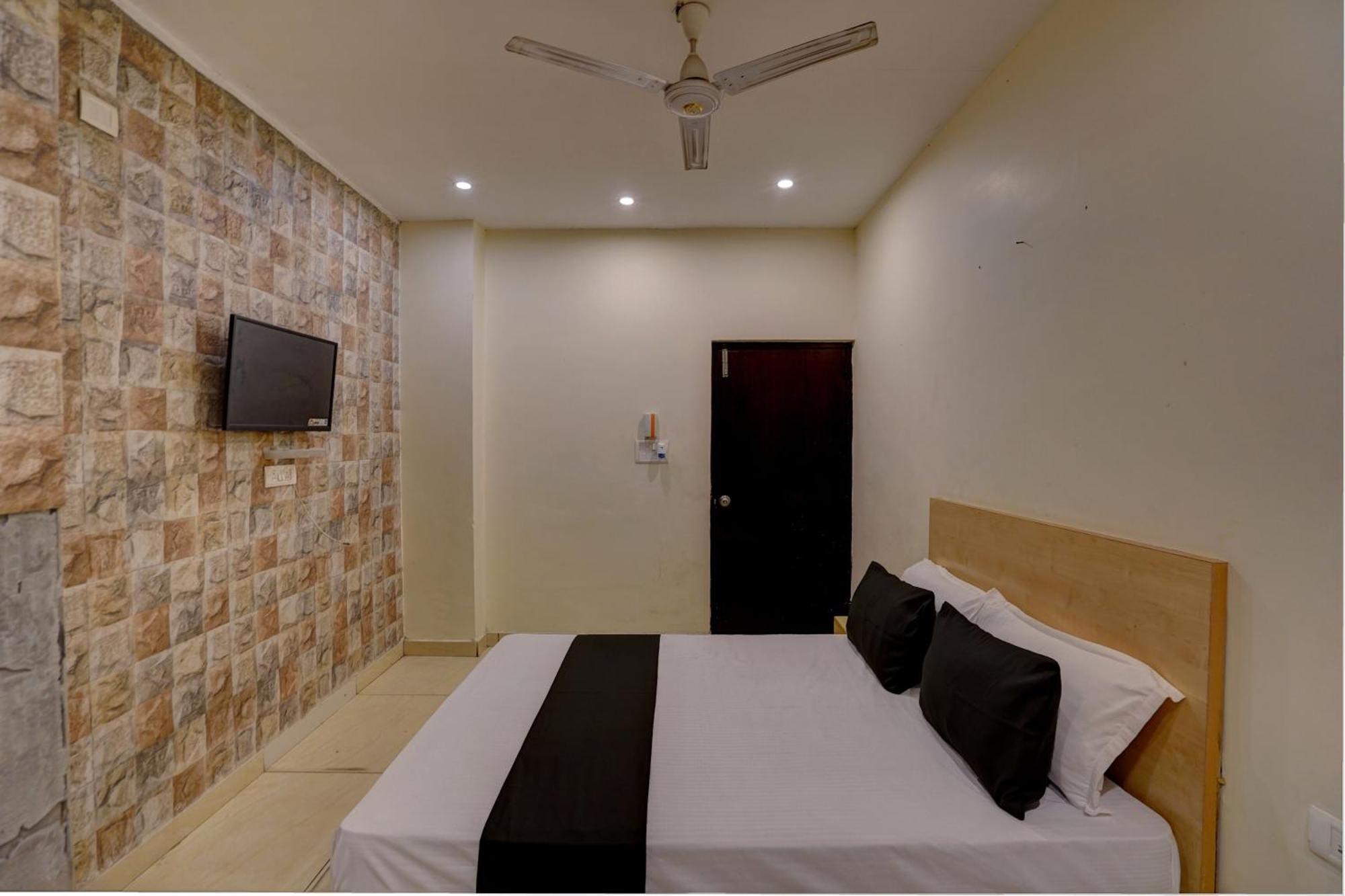 Hotel O Blue Vibes Meerut Buitenkant foto