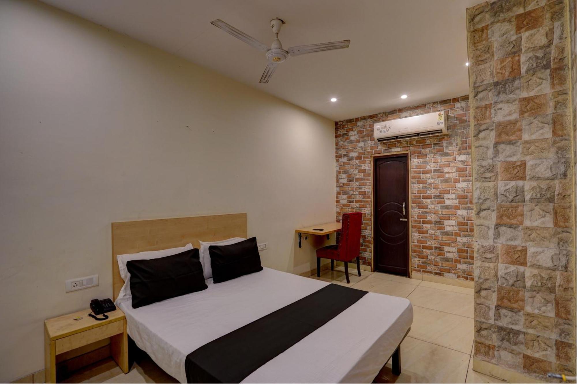 Hotel O Blue Vibes Meerut Buitenkant foto