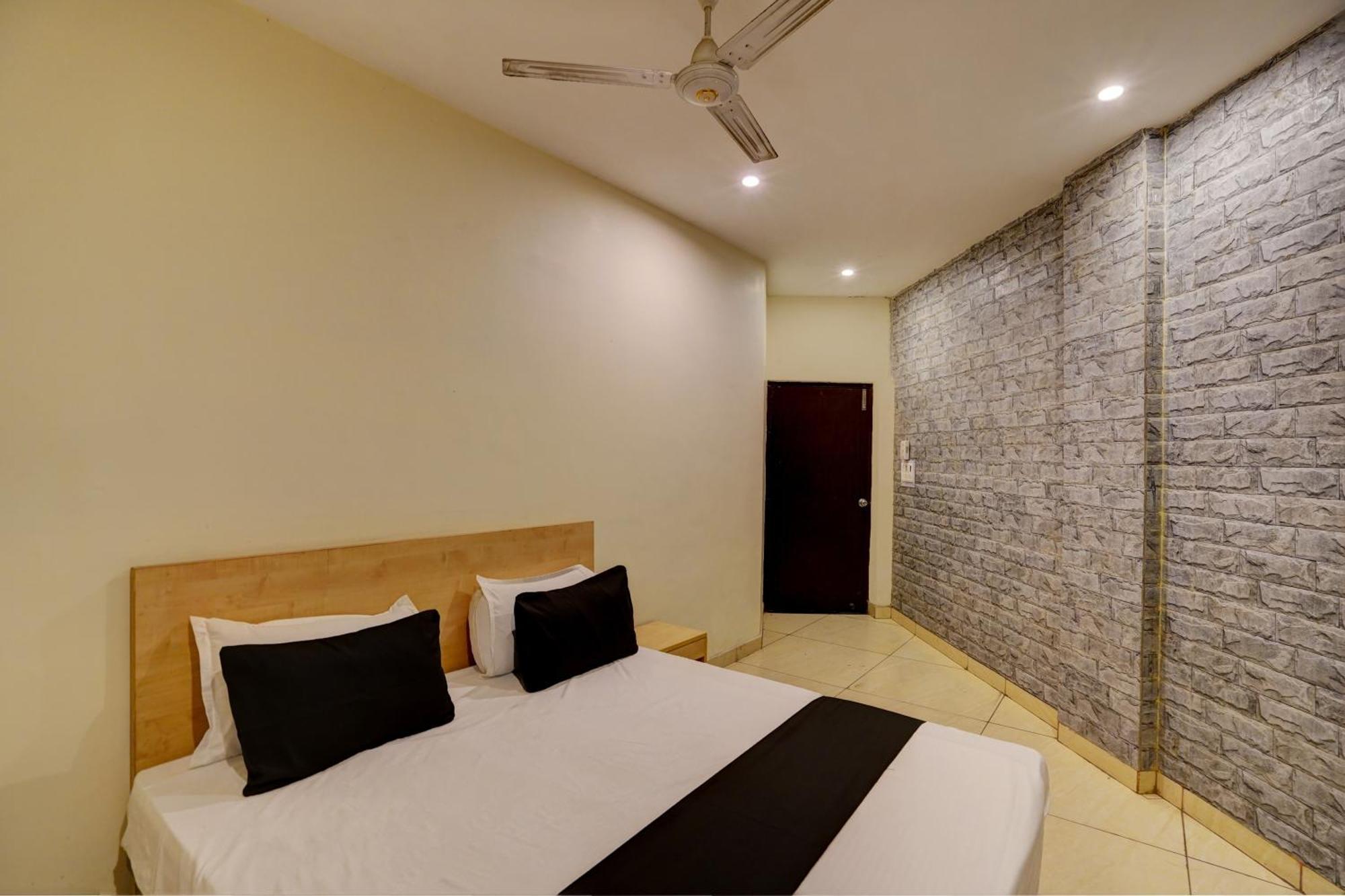 Hotel O Blue Vibes Meerut Buitenkant foto