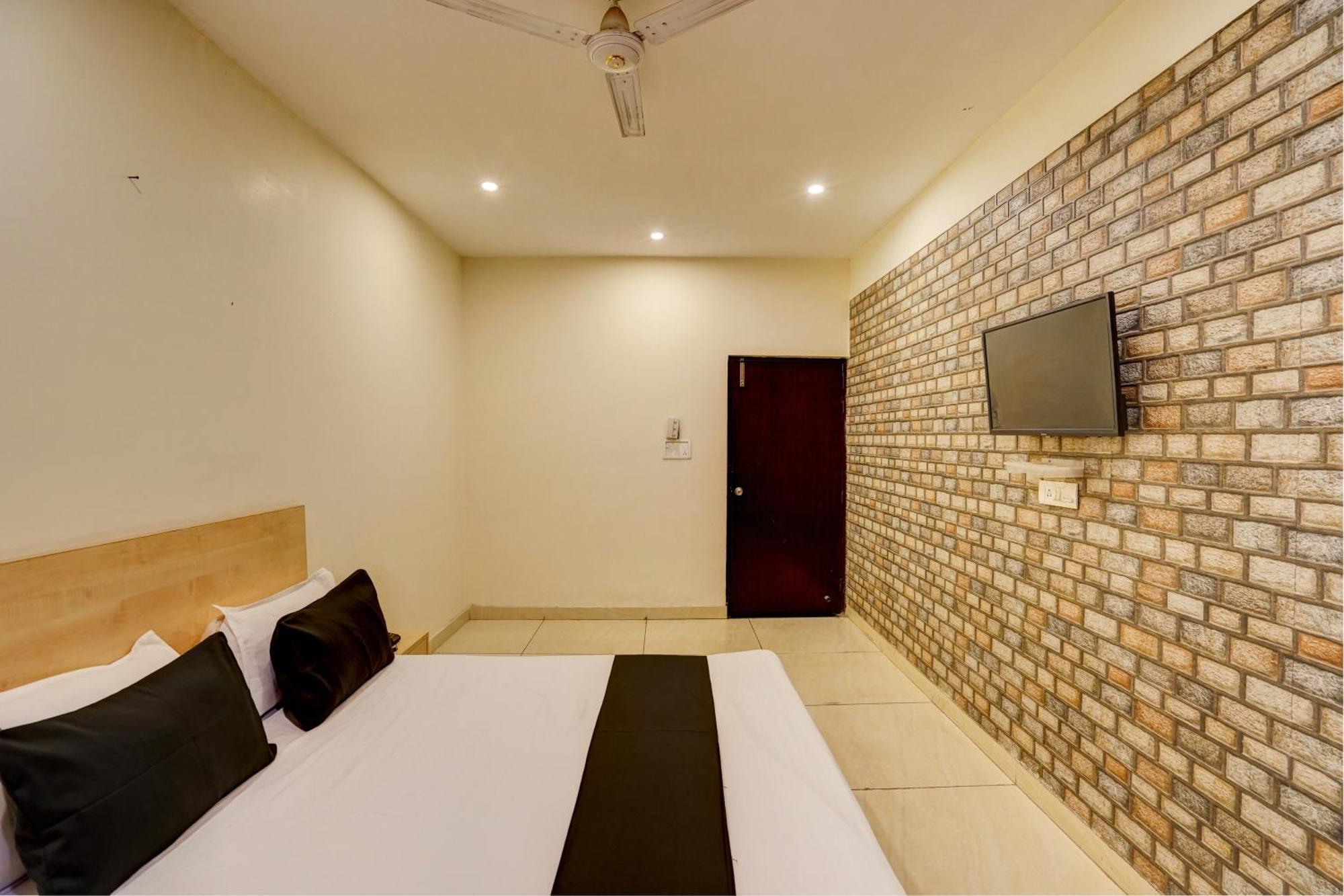 Hotel O Blue Vibes Meerut Buitenkant foto