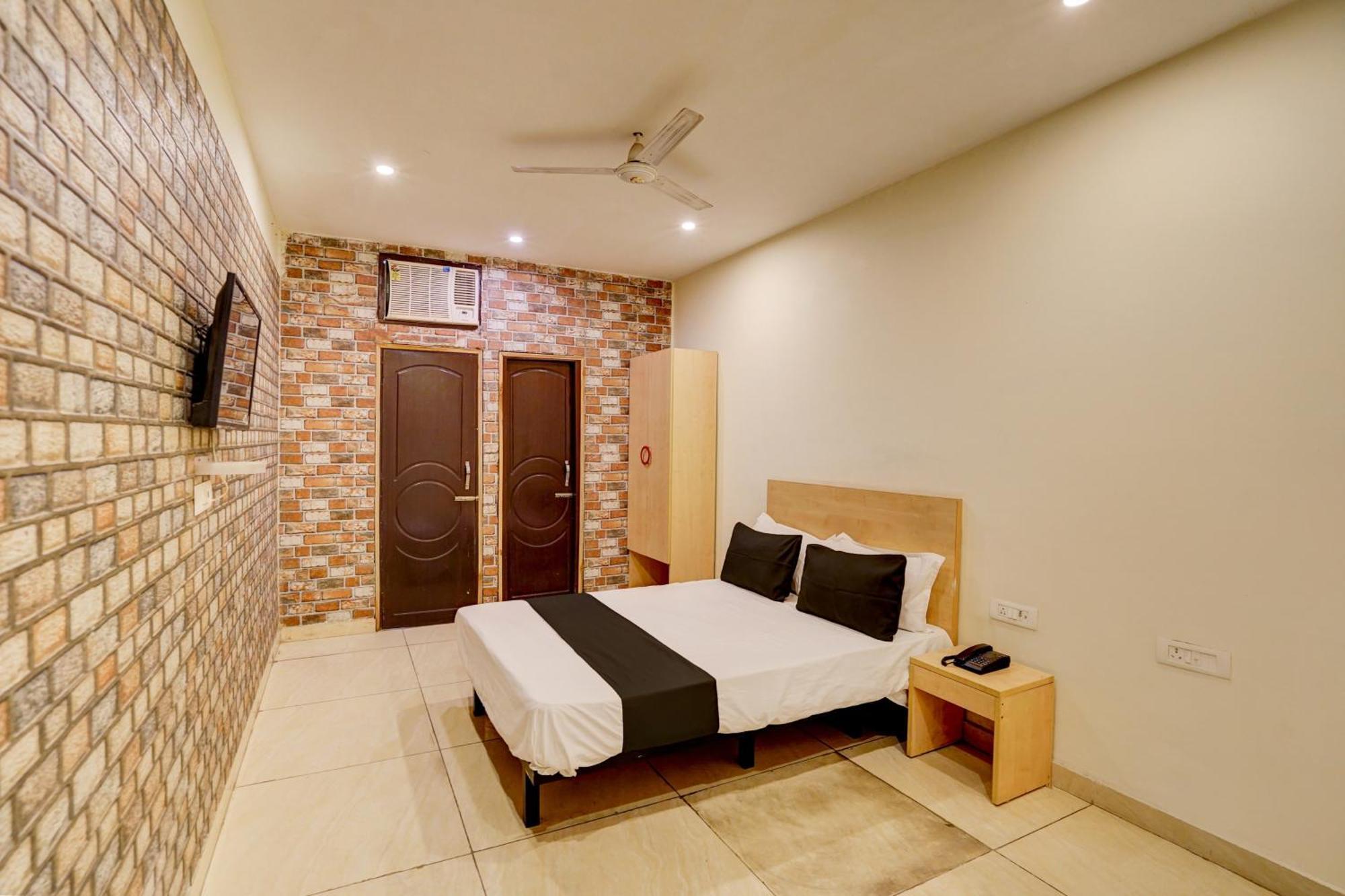 Hotel O Blue Vibes Meerut Buitenkant foto