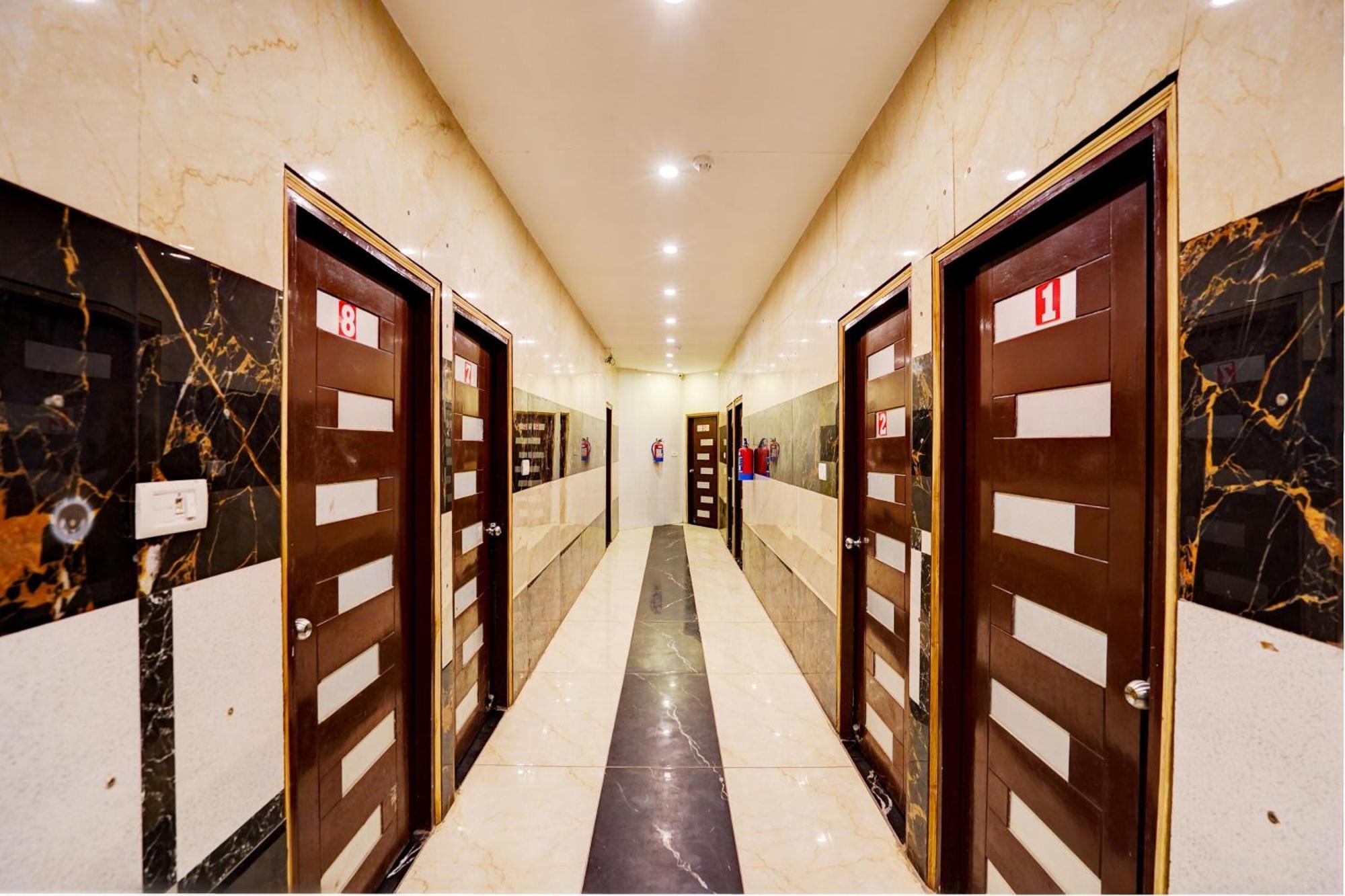 Hotel O Blue Vibes Meerut Buitenkant foto